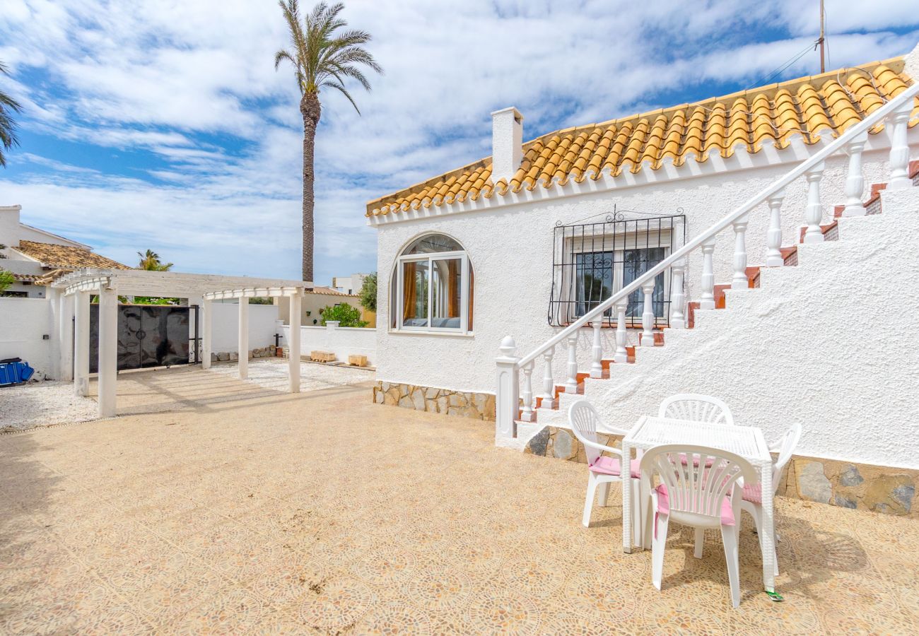Villa en Orihuela Costa - VILLA ZENIA by the Sea