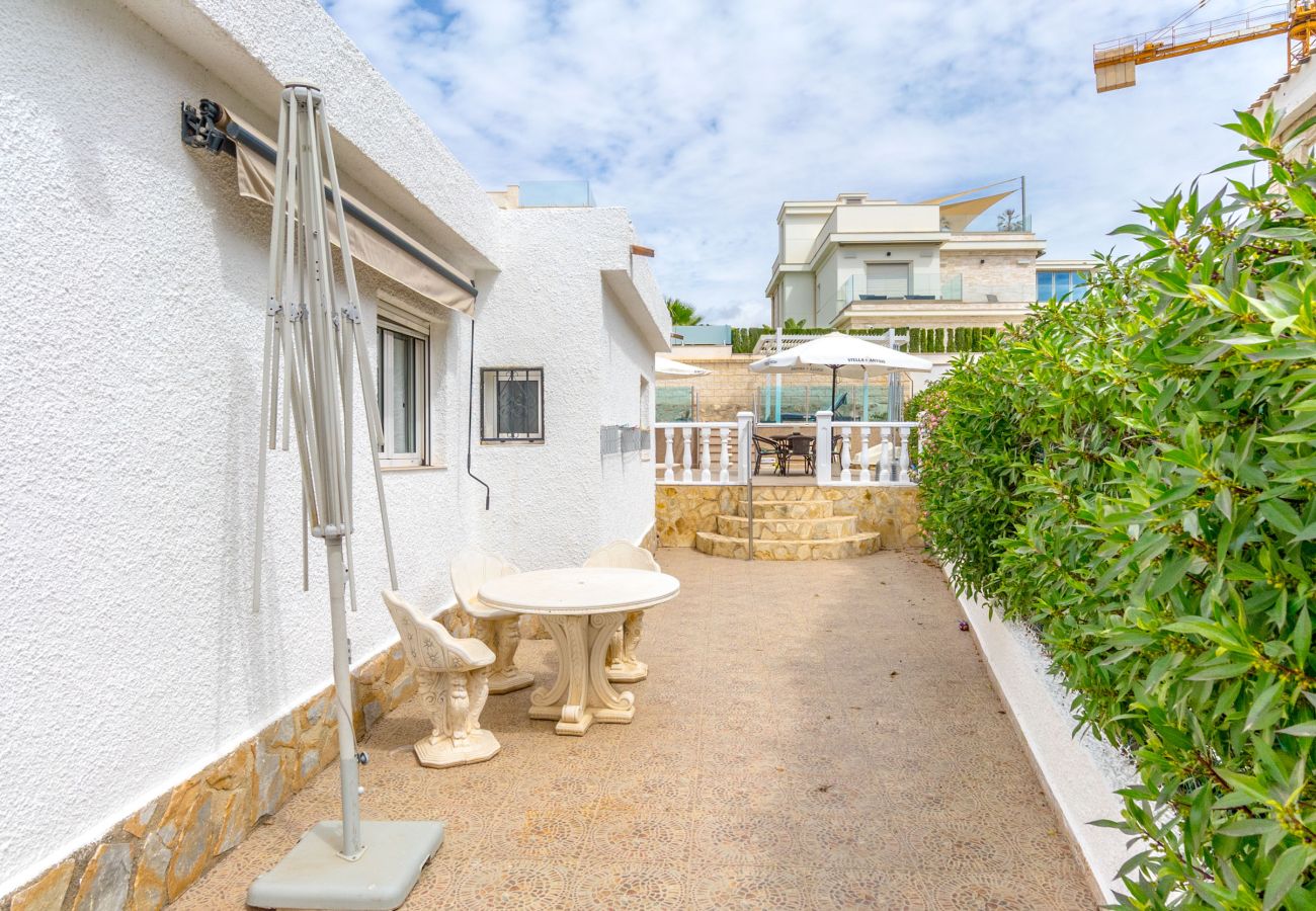 Villa en Orihuela Costa - VILLA ZENIA by the Sea