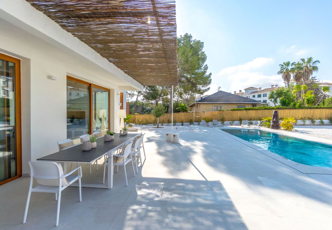 Villa en Orihuela Costa - VILLA MARIPOSA by the Sea